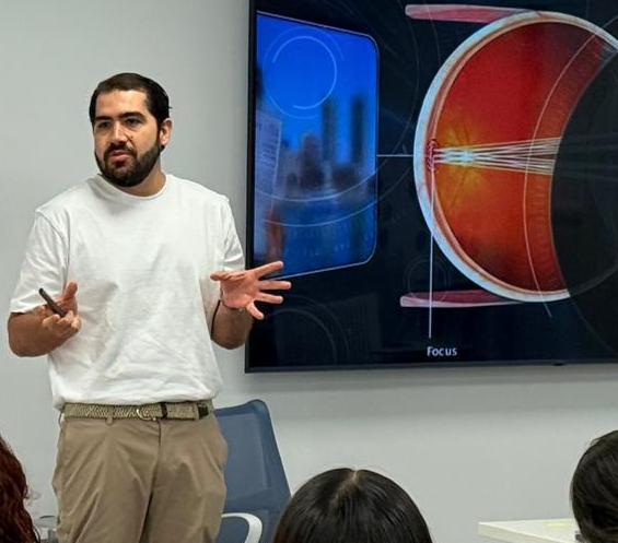 Dr. Kristian A. Vázquez Romo
